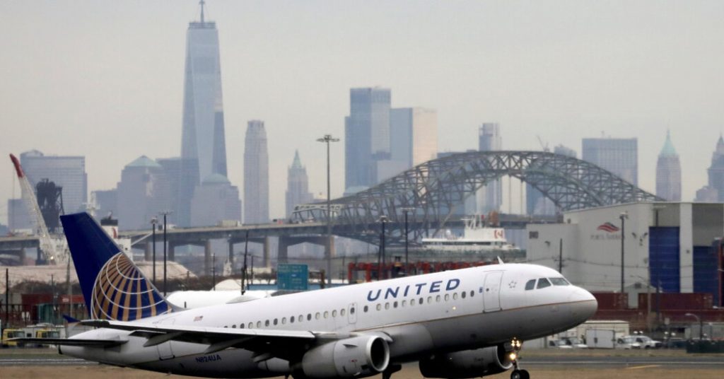 united airlines stops all of its u s and canadian flights