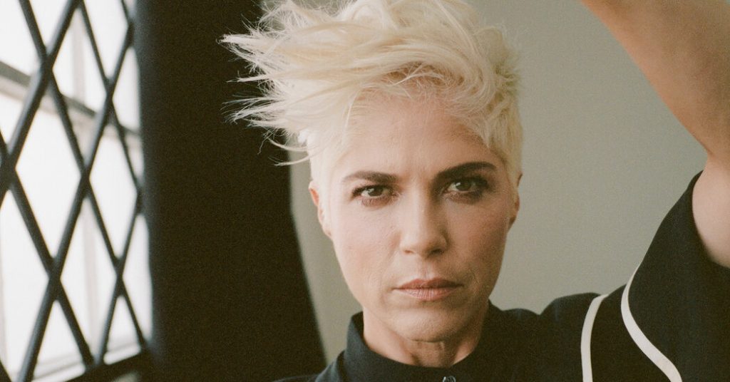 Selma Blair Wants You to See Her Living With Multiple Sclerosis