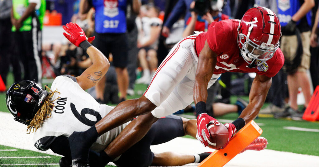 Alabama Rolls Past Cincinnati in College Football Playoff