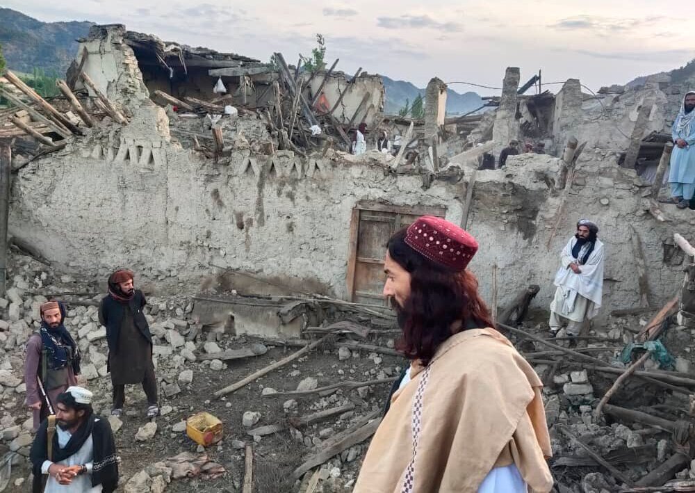 earthquake in afghanistan kills at least 1000 official media says