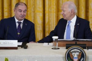Suddenly Biden and the Cook Islands PM are from Baltimore, or so the president says