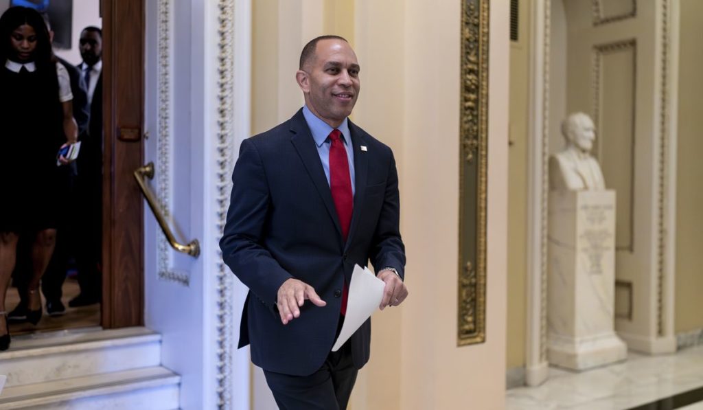 Hakeem Jeffries says that Dems need more time to review new stopgap bill, GOP not ‘trustworthy’