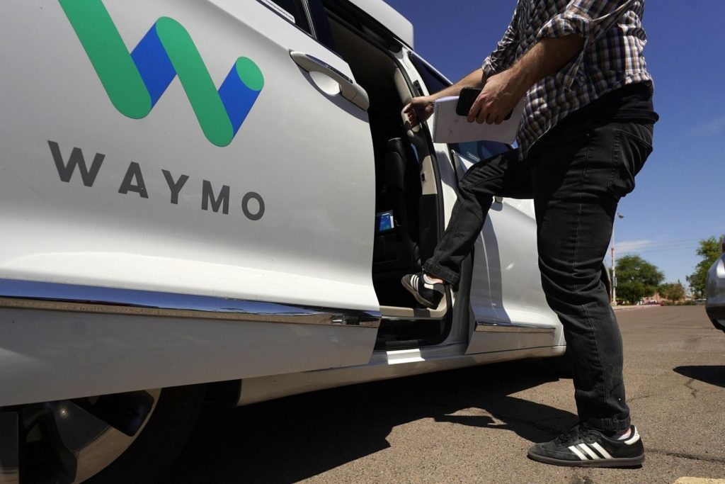 Waymo boosts self-driving taxi service in Los Angeles