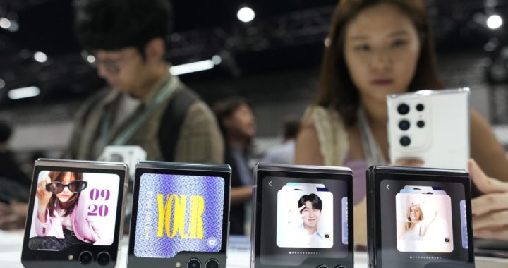 Samsung knocks Apple out as world's biggest phone seller