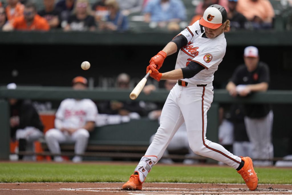 Mullins hits 2-run homer in bottom of the 9th to give Orioles a win over Twins
