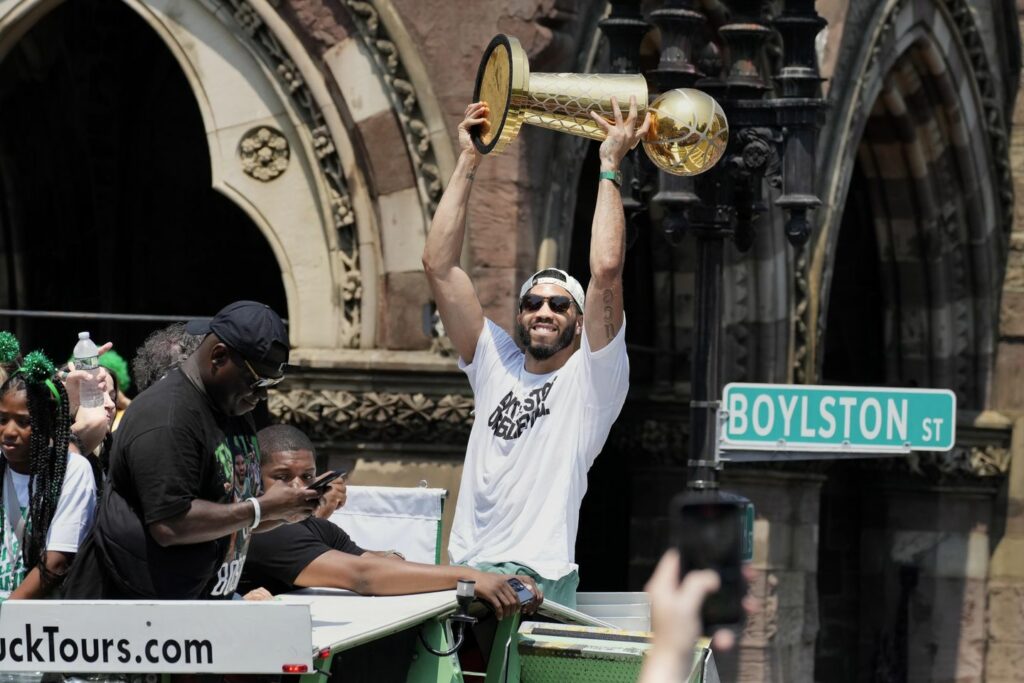 NBA Championship Parade Basketball 58374 s1440x960