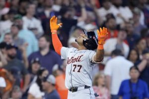 Andy Ibanez's big hit lifts Tigers to 5-2 win over Astros and sweep in AL Wild Card Series