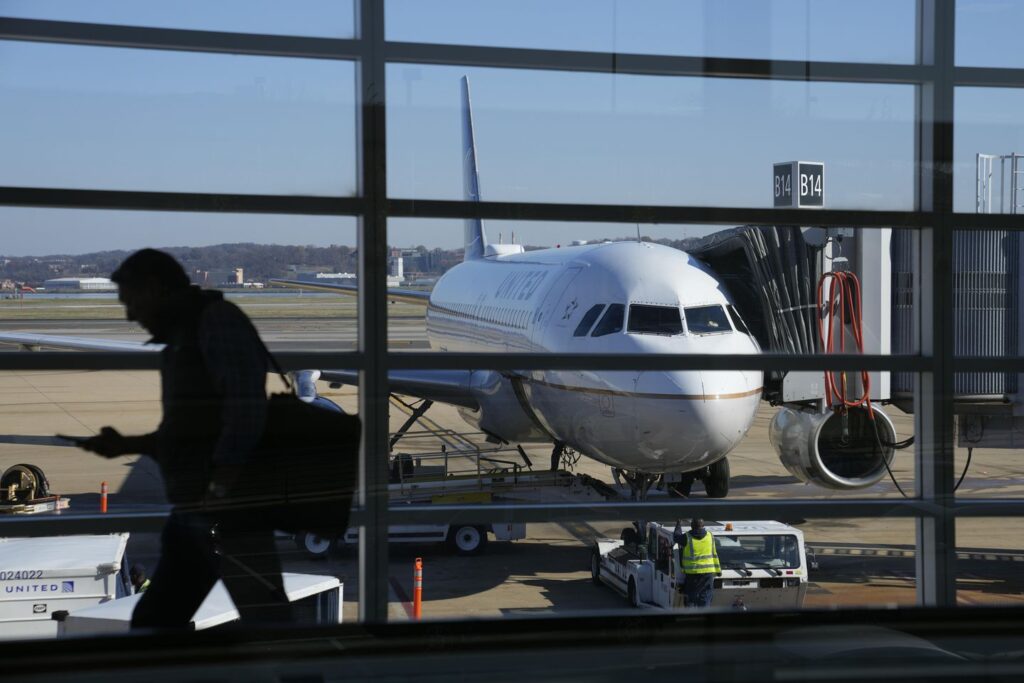 American Airlines trying out new boarding pass technology to tackle boarding-group cheats at gates